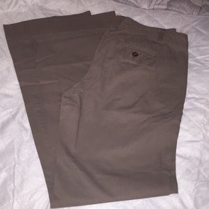 Gap Favorite Khaki bootcut size 4 inseam 32in